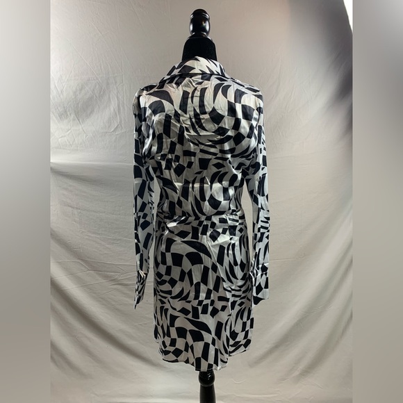 Black And White Geo Print Twist Front Shirt Dress - Picture 6 of 8